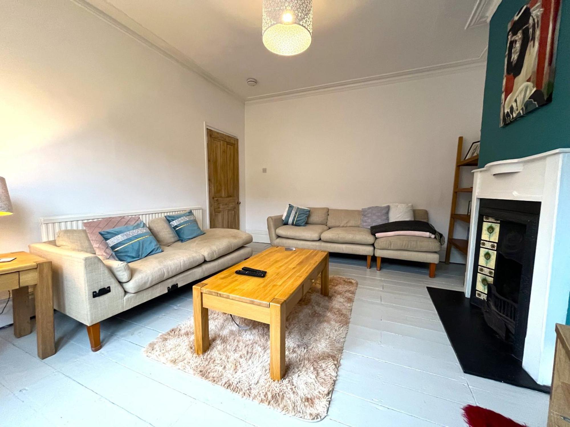 Charming Cottage Retreat With Garden - Sleeps 12 布里斯托 外观 照片